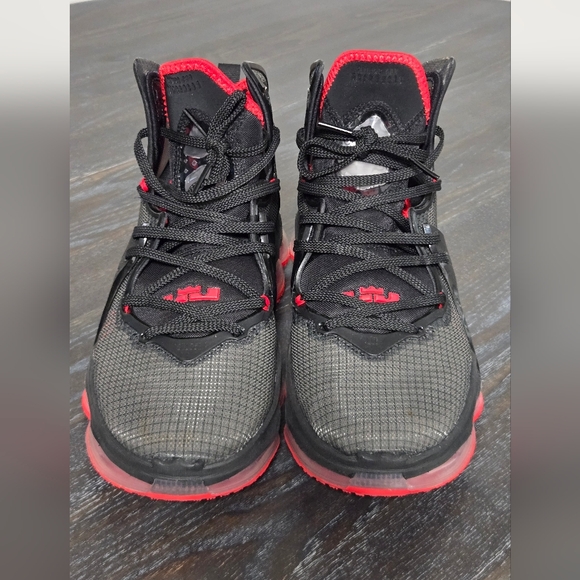 Nike Lebron 19 Black And Red Size 8 - Picture 3 of 7